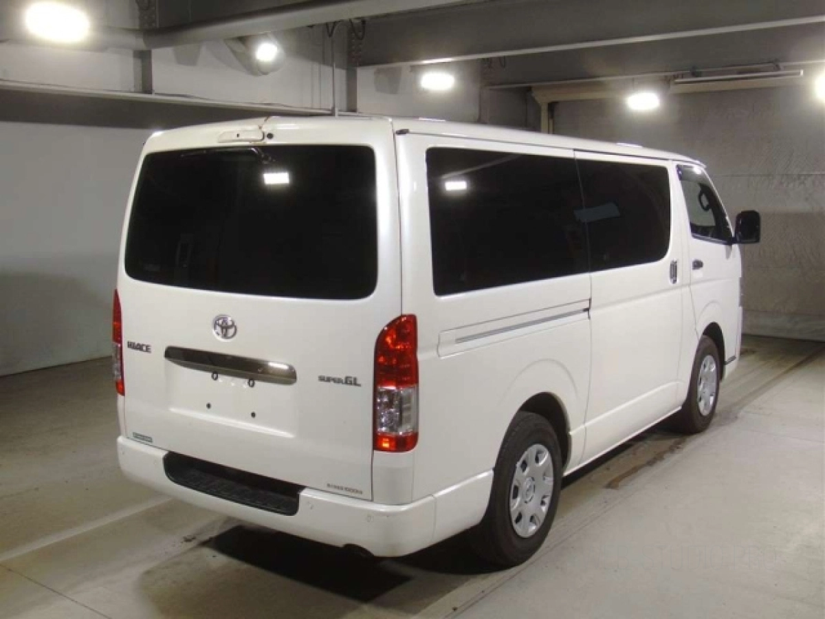 TOYOTA HIACE VAN