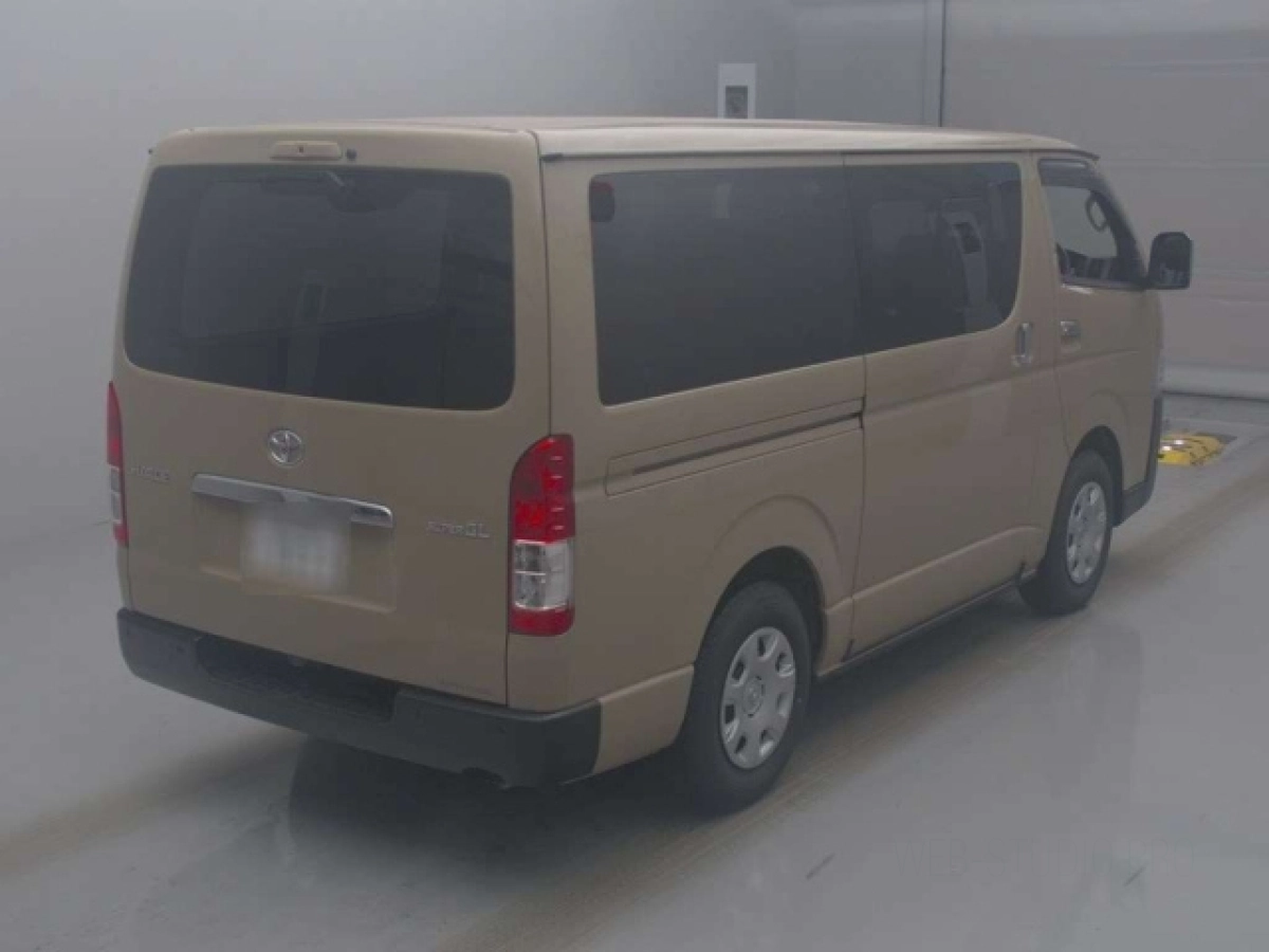 TOYOTA HIACE VAN