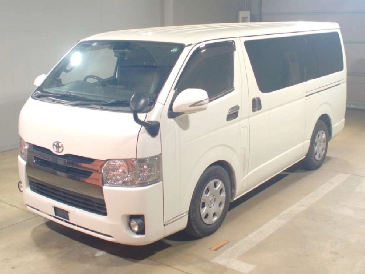 TOYOTA HIACE VAN