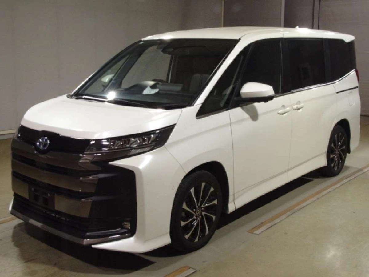 TOYOTA NOAH ZWR90W 2023