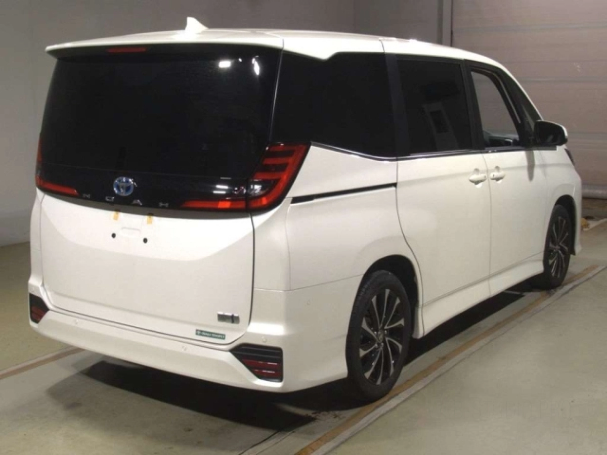TOYOTA NOAH