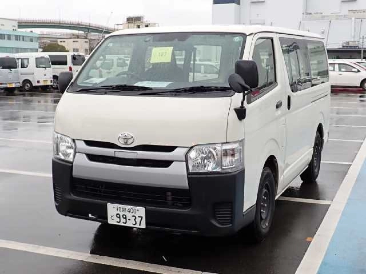 TOYOTA HIACE VAN TRH200V 2019
