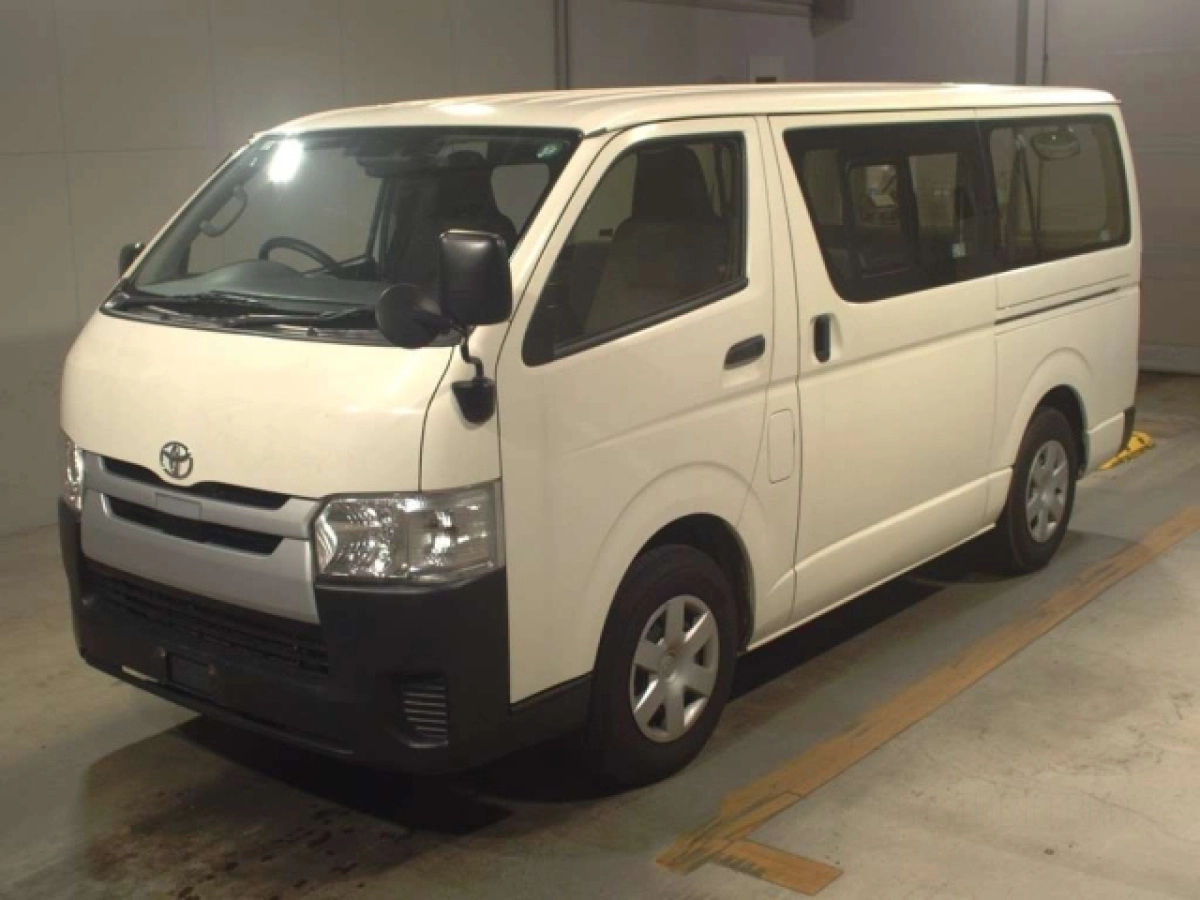 TOYOTA HIACE VAN