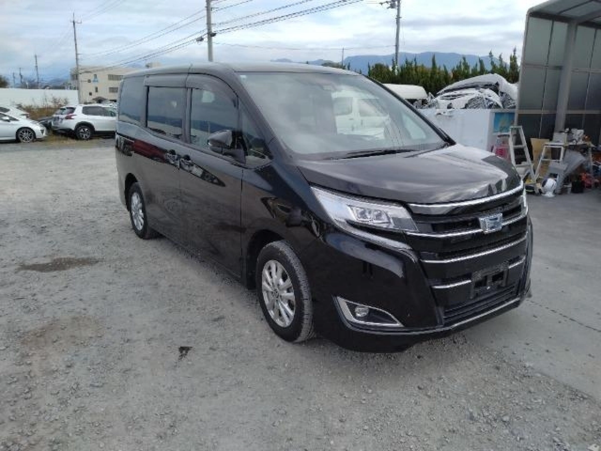 TOYOTA NOAH