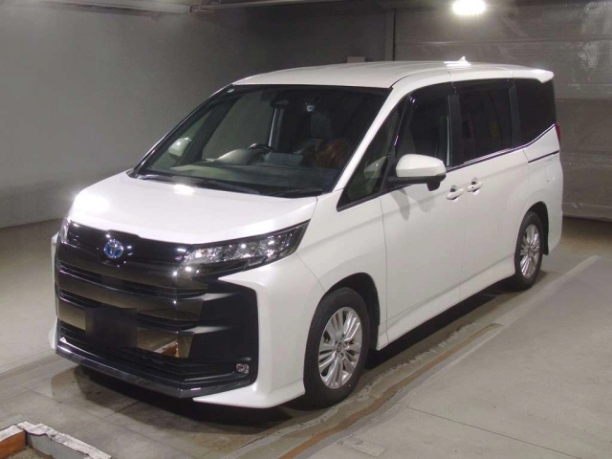 TOYOTA NOAH ZWR90W 2022