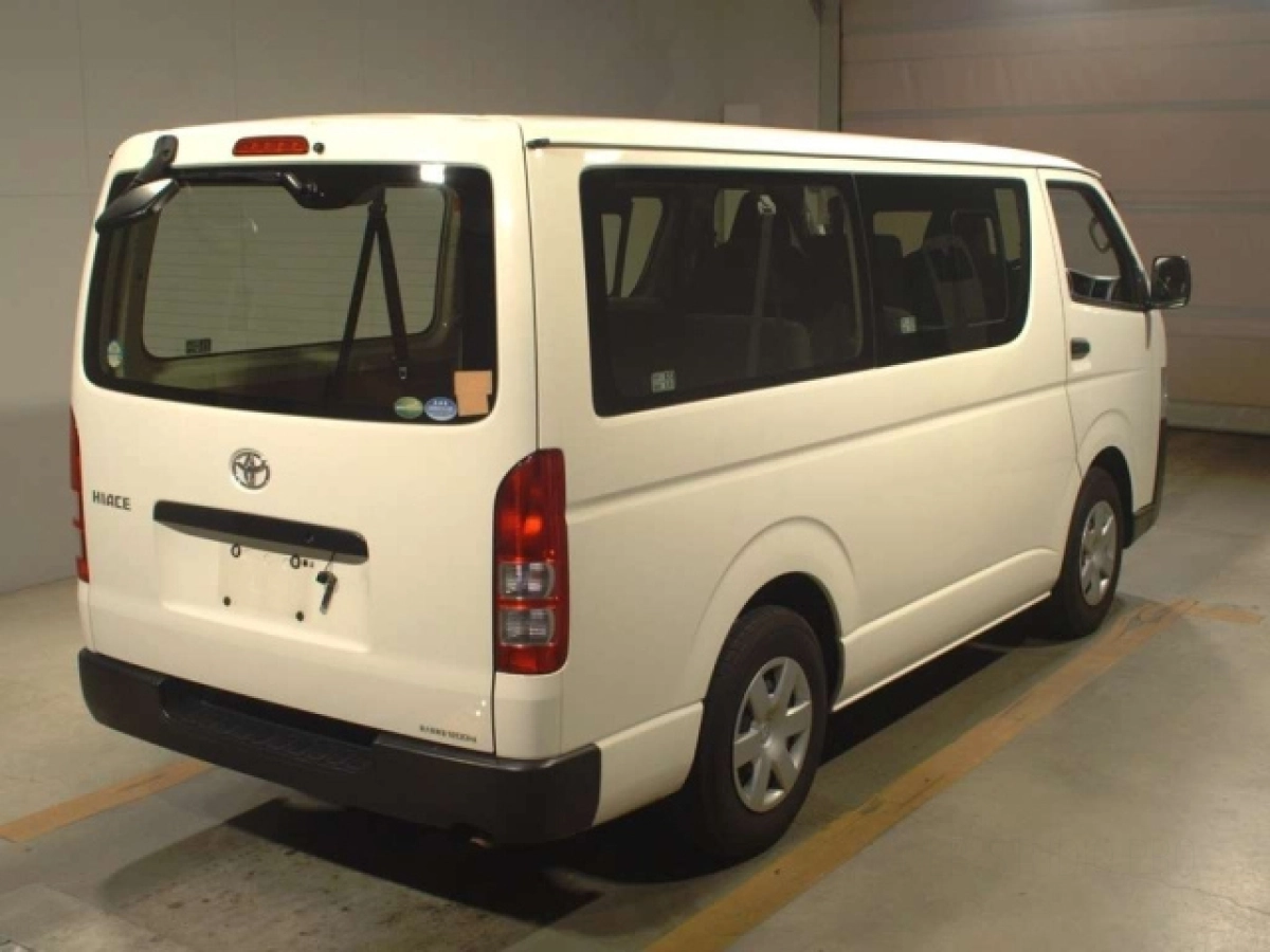 TOYOTA HIACE VAN