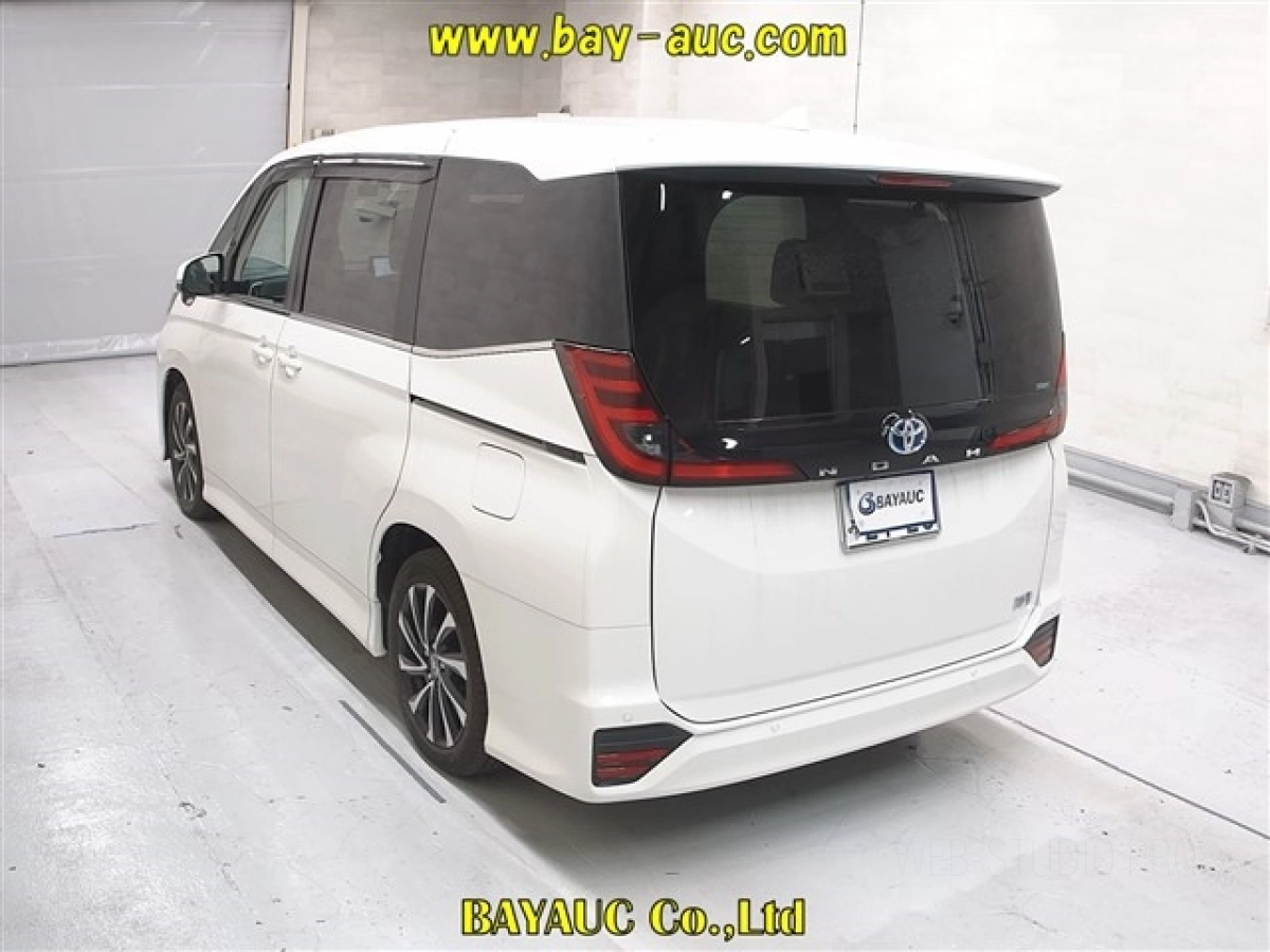 TOYOTA NOAH