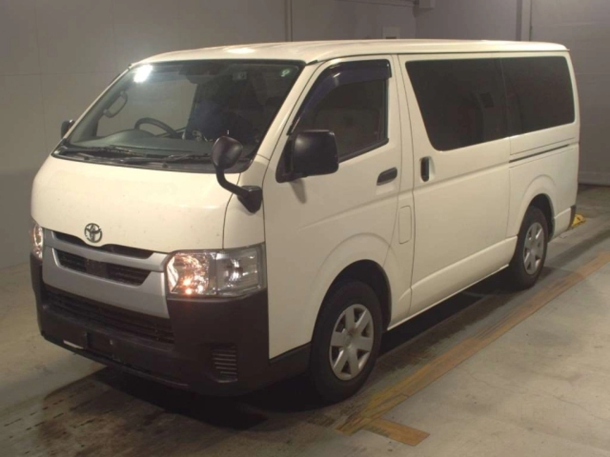 TOYOTA HIACE VAN
