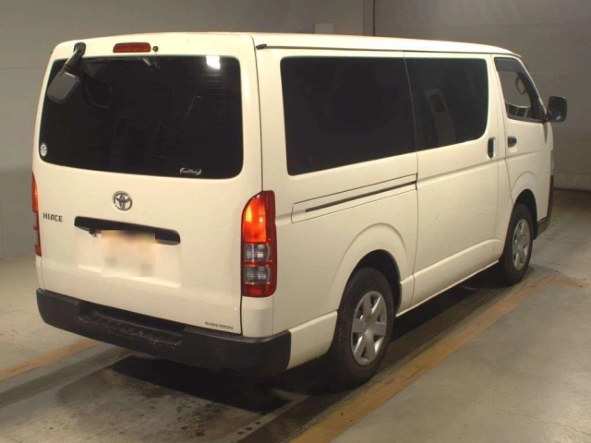 TOYOTA HIACE VAN