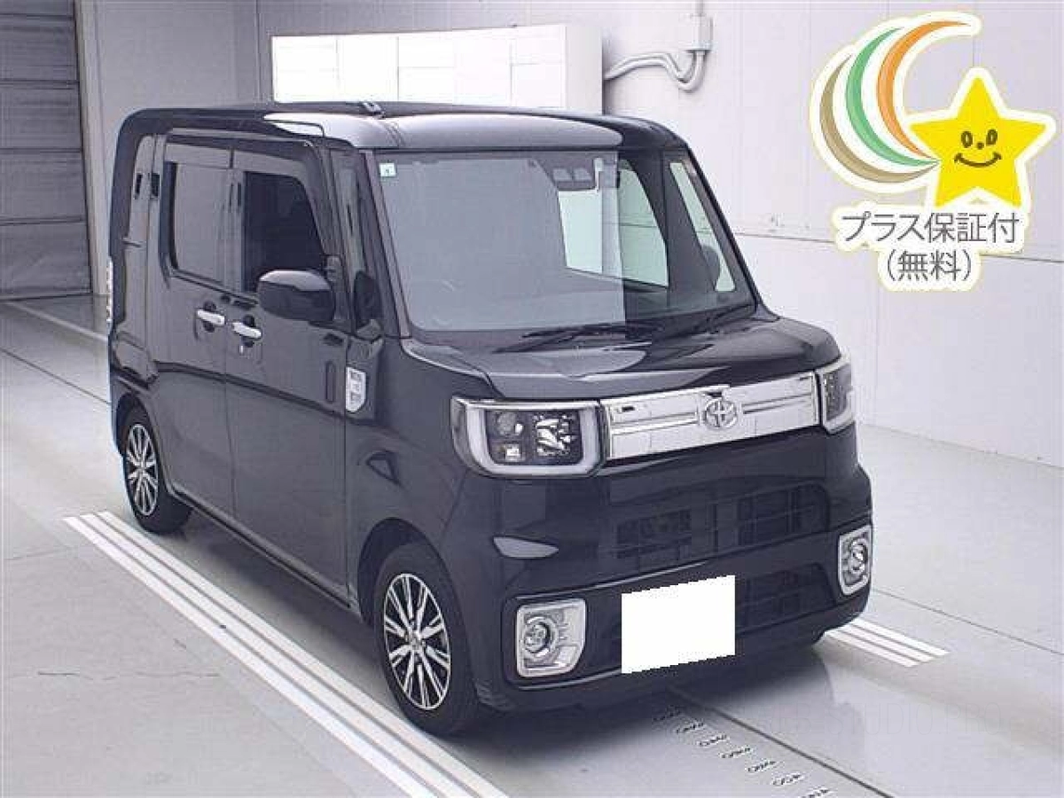 TOYOTA PIXIS MEGA LA700A 2019
