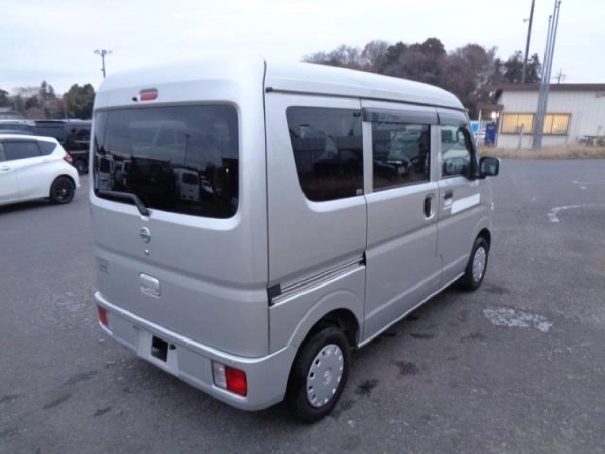 NISSAN CLIPPER VAN