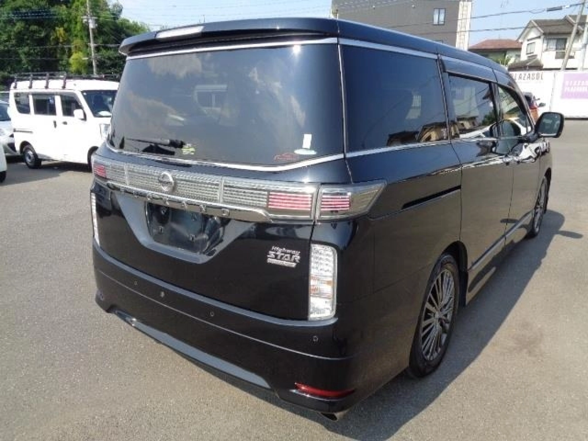 NISSAN ELGRAND