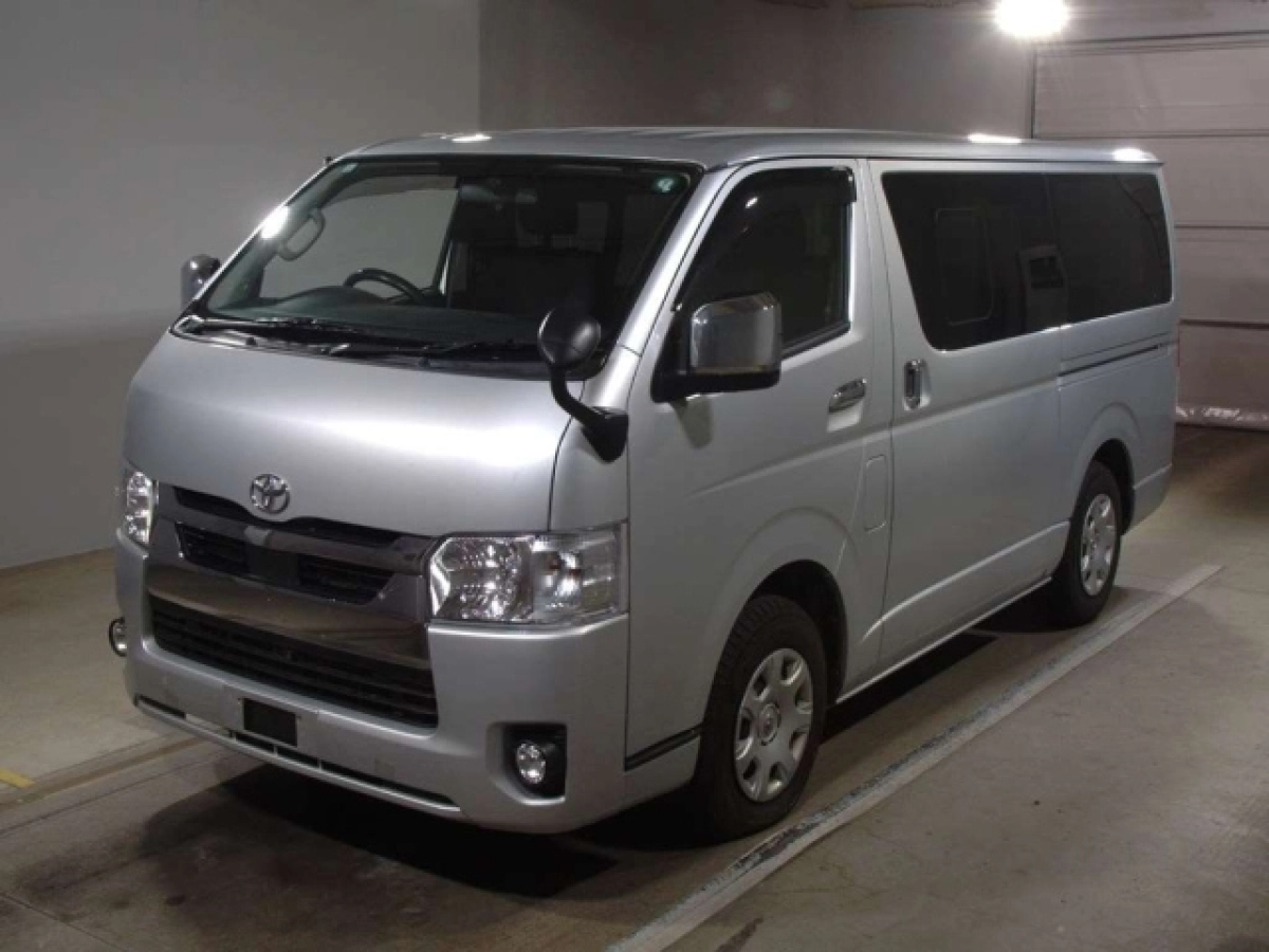 TOYOTA HIACE VAN