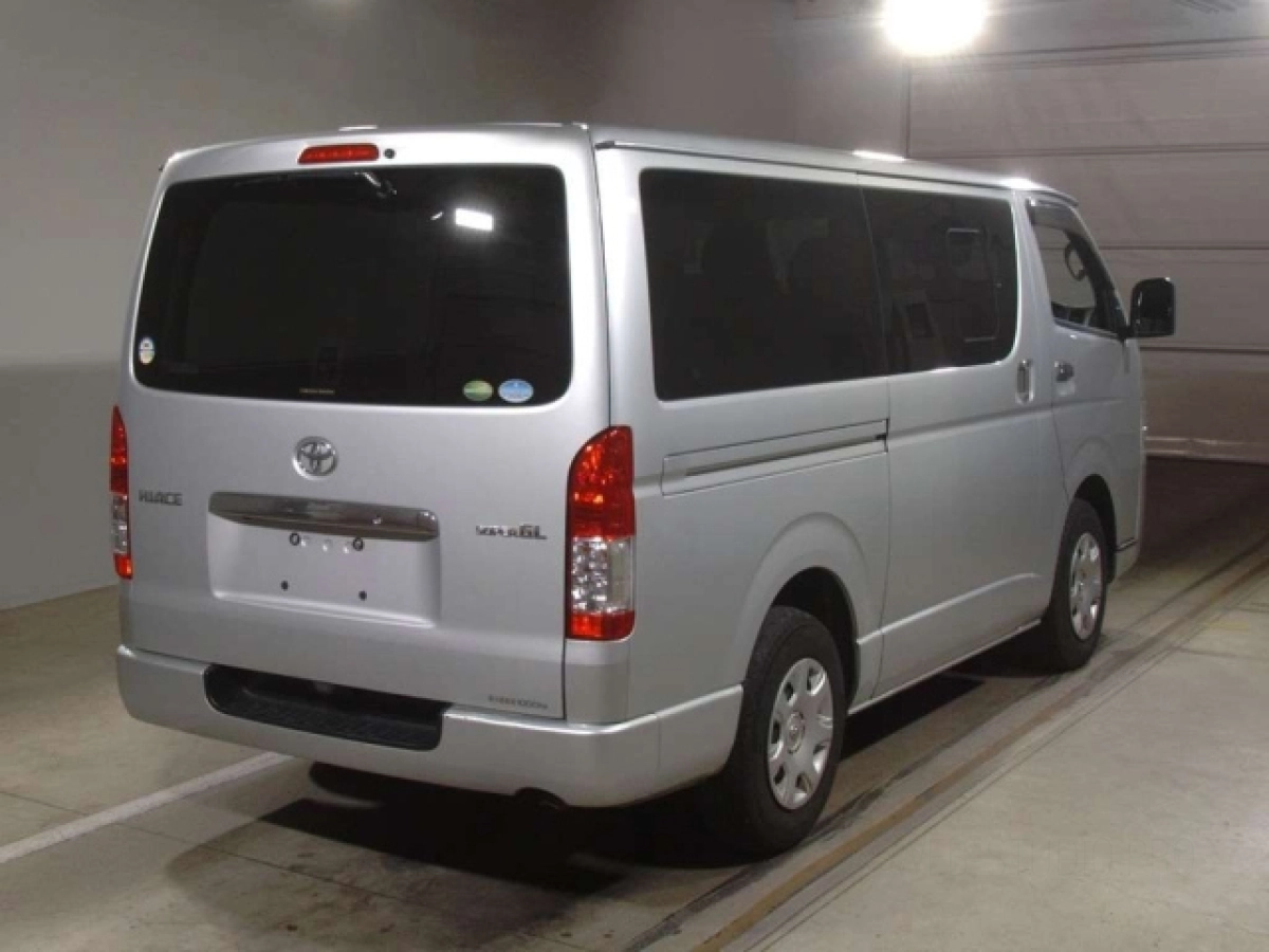 TOYOTA HIACE VAN