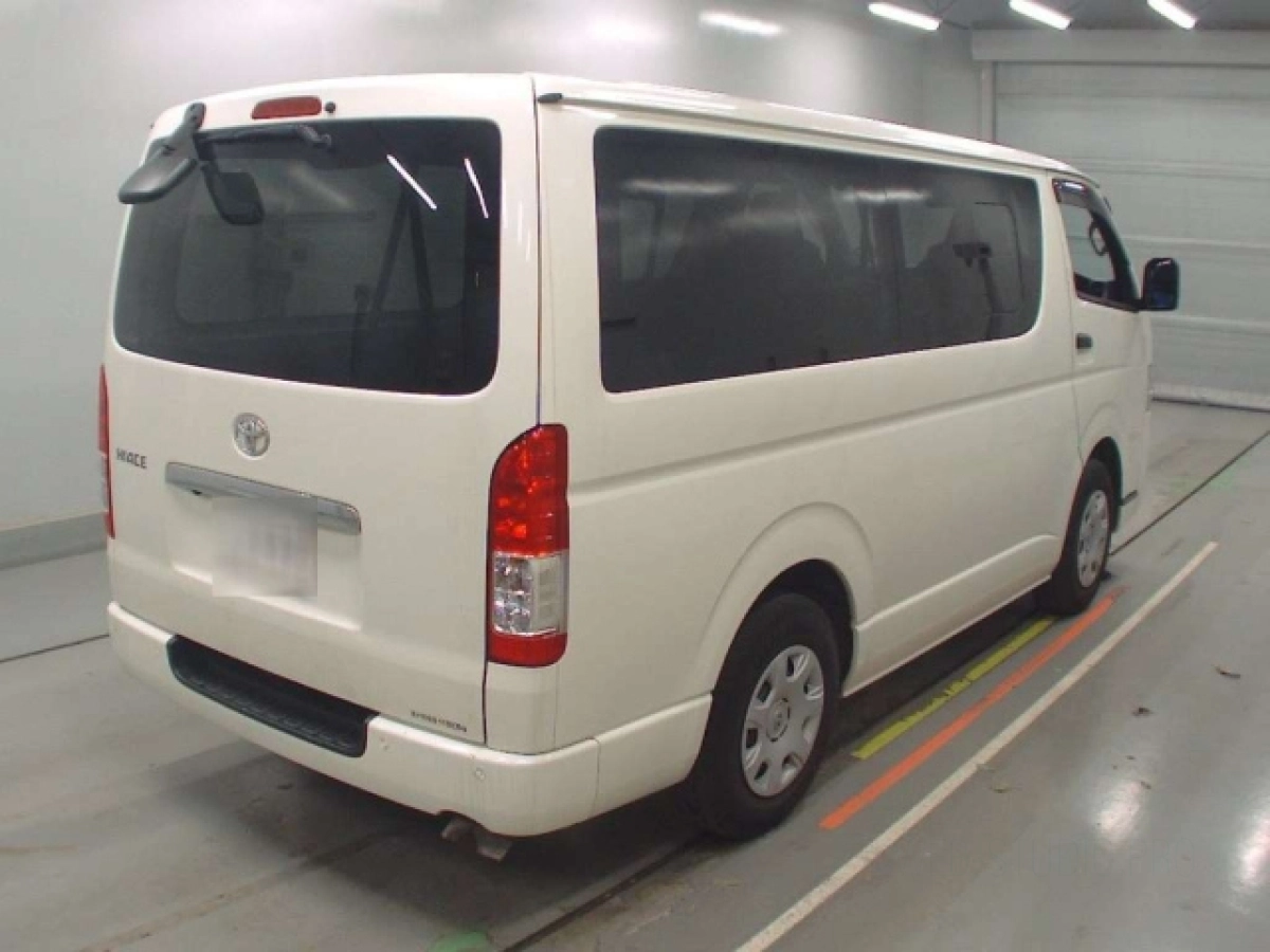 TOYOTA HIACE VAN