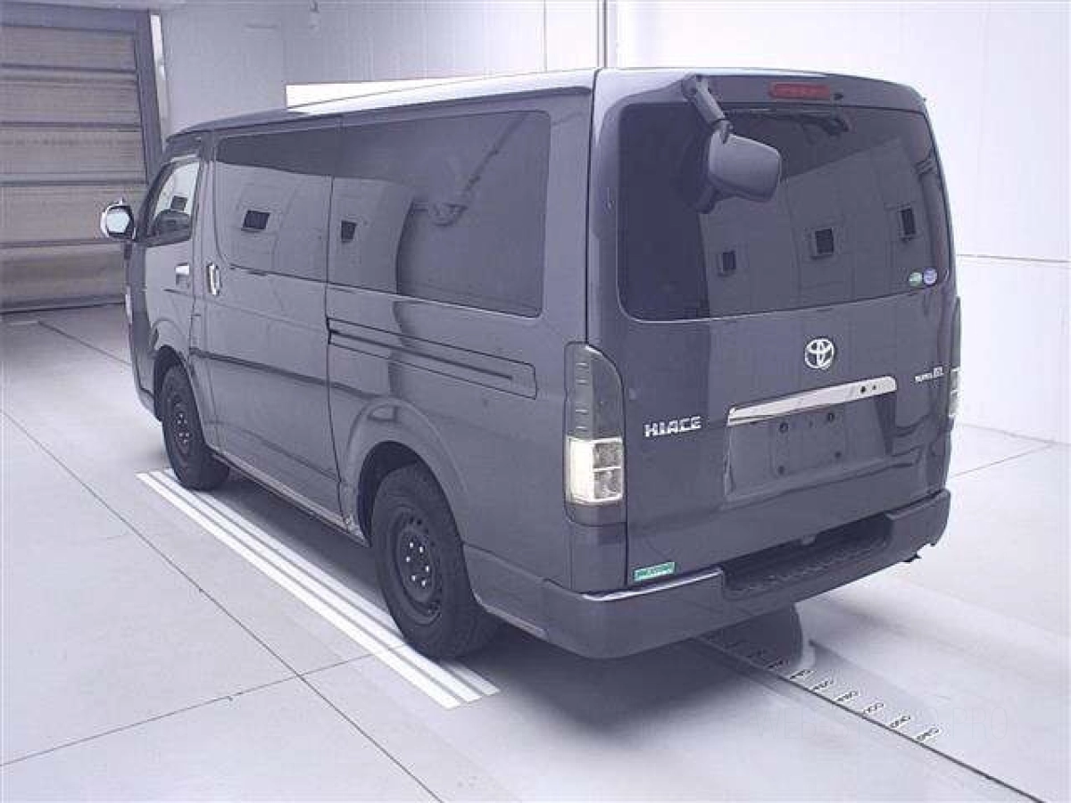 TOYOTA HIACE VAN