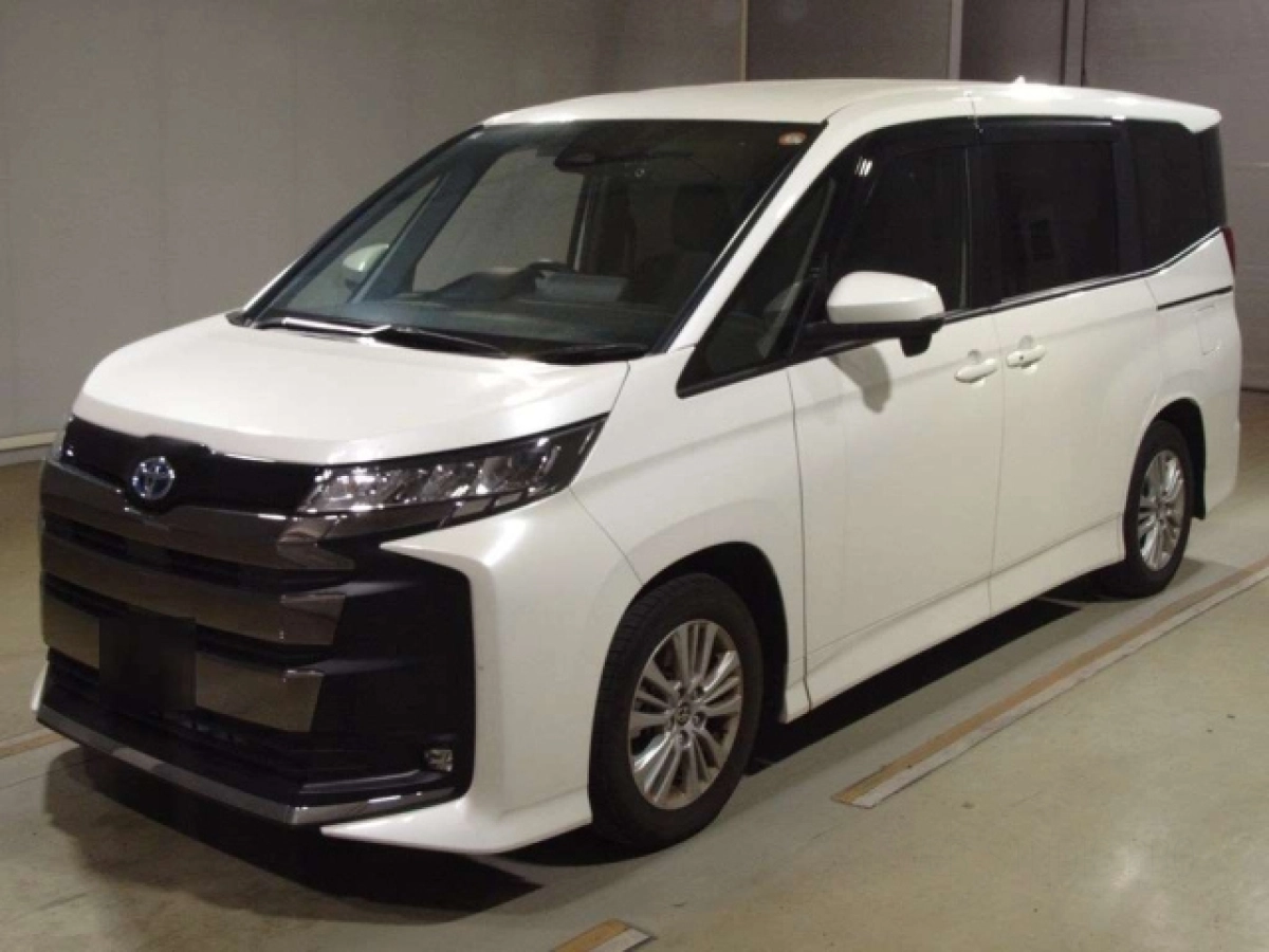 TOYOTA NOAH ZWR90W 2025