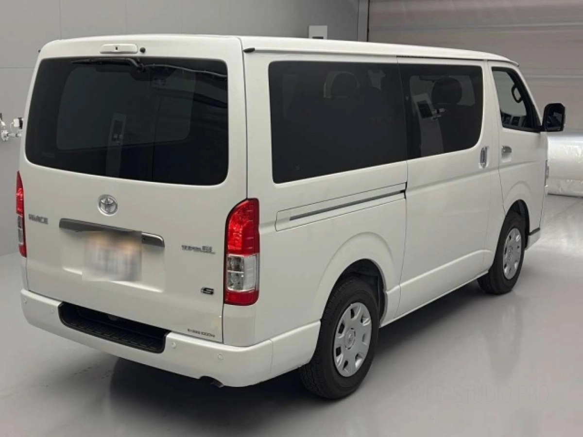 TOYOTA HIACE VAN