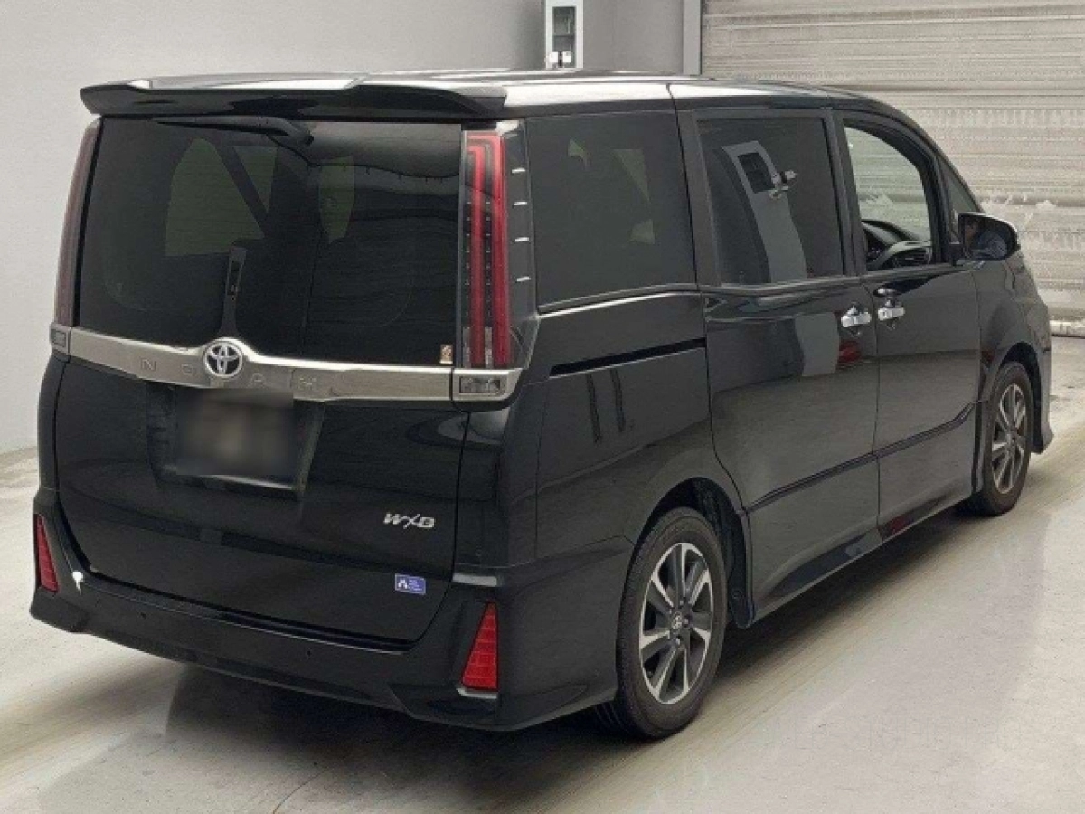 TOYOTA NOAH