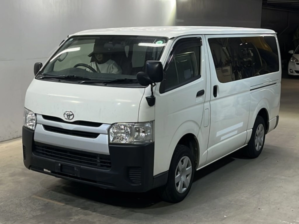 TOYOTA HIACE VAN TRH200V 2019