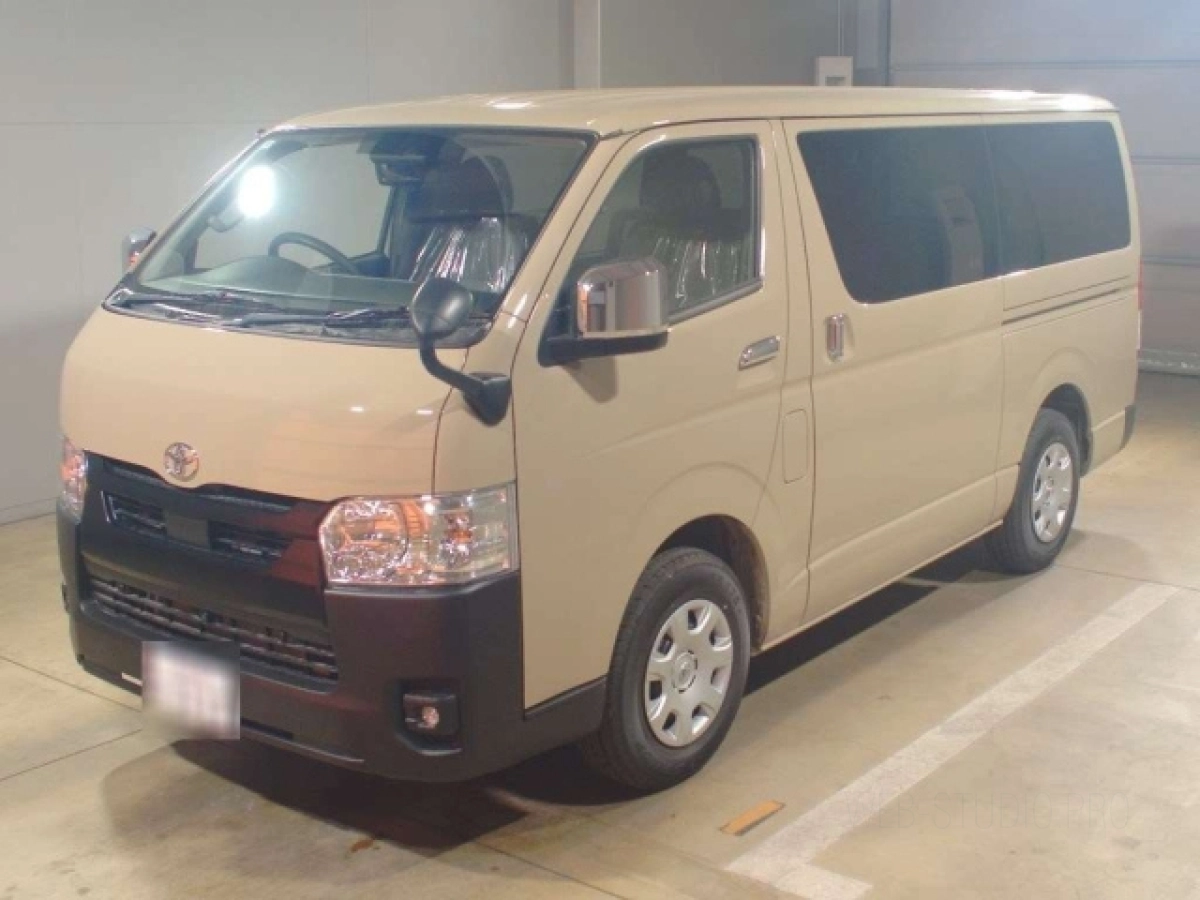 TOYOTA HIACE VAN
