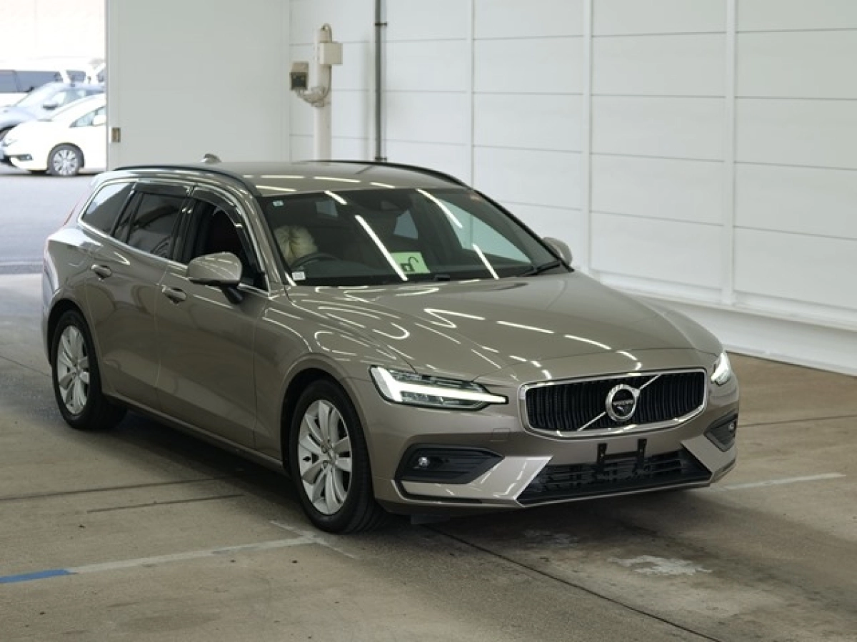 VOLVO V60 ZB420TM 2021