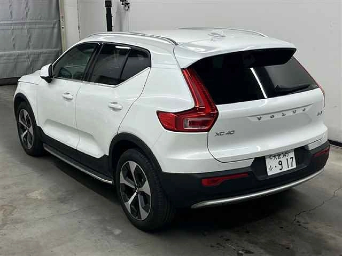 VOLVO XC40