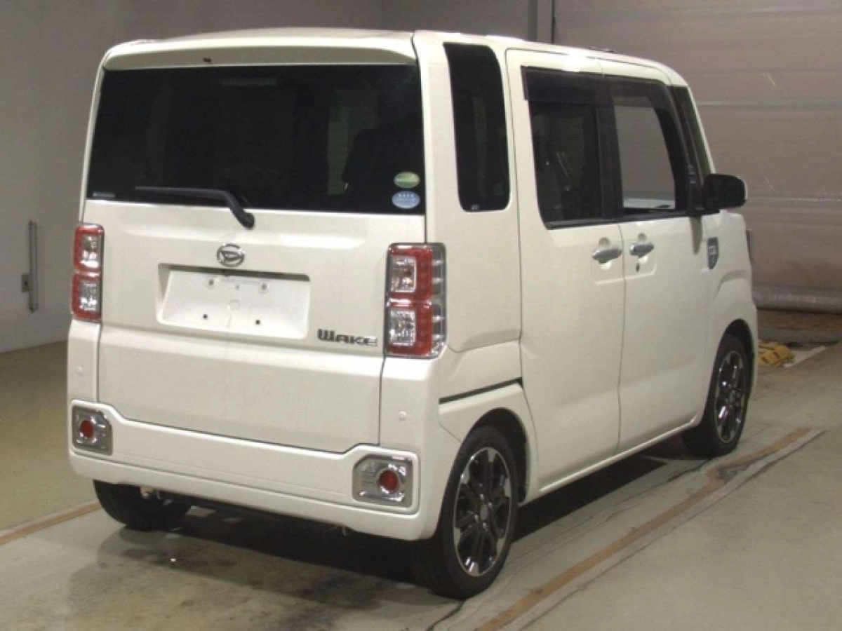 DAIHATSU WAKE