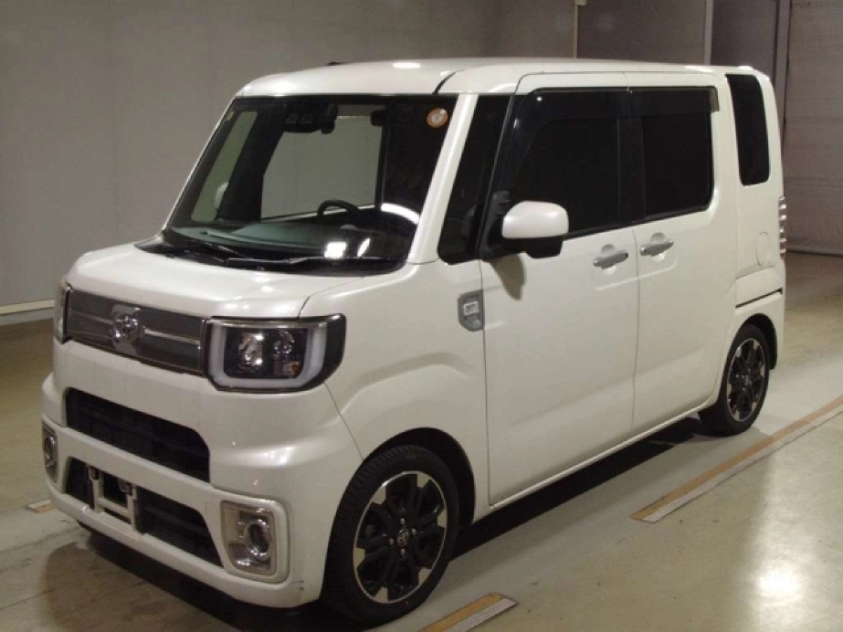 TOYOTA PIXIS MEGA LA710A 2019