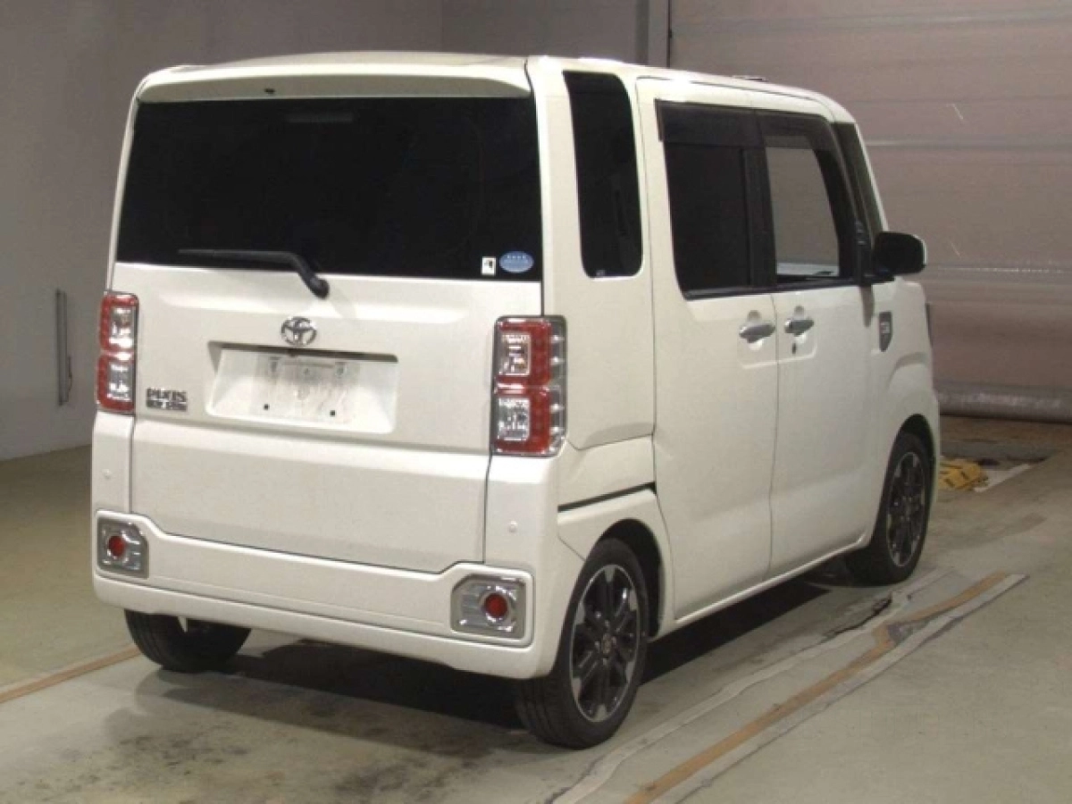 TOYOTA PIXIS MEGA