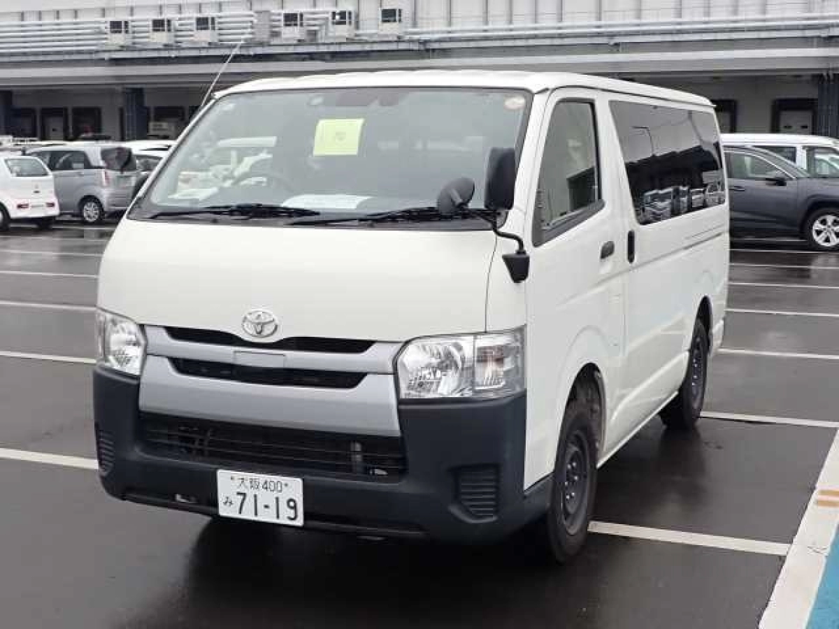 TOYOTA HIACE VAN TRH200V 2019