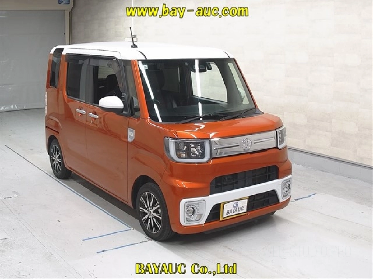 TOYOTA PIXIS MEGA LA700A 2021