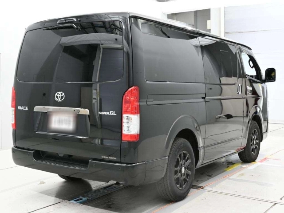 TOYOTA HIACE VAN