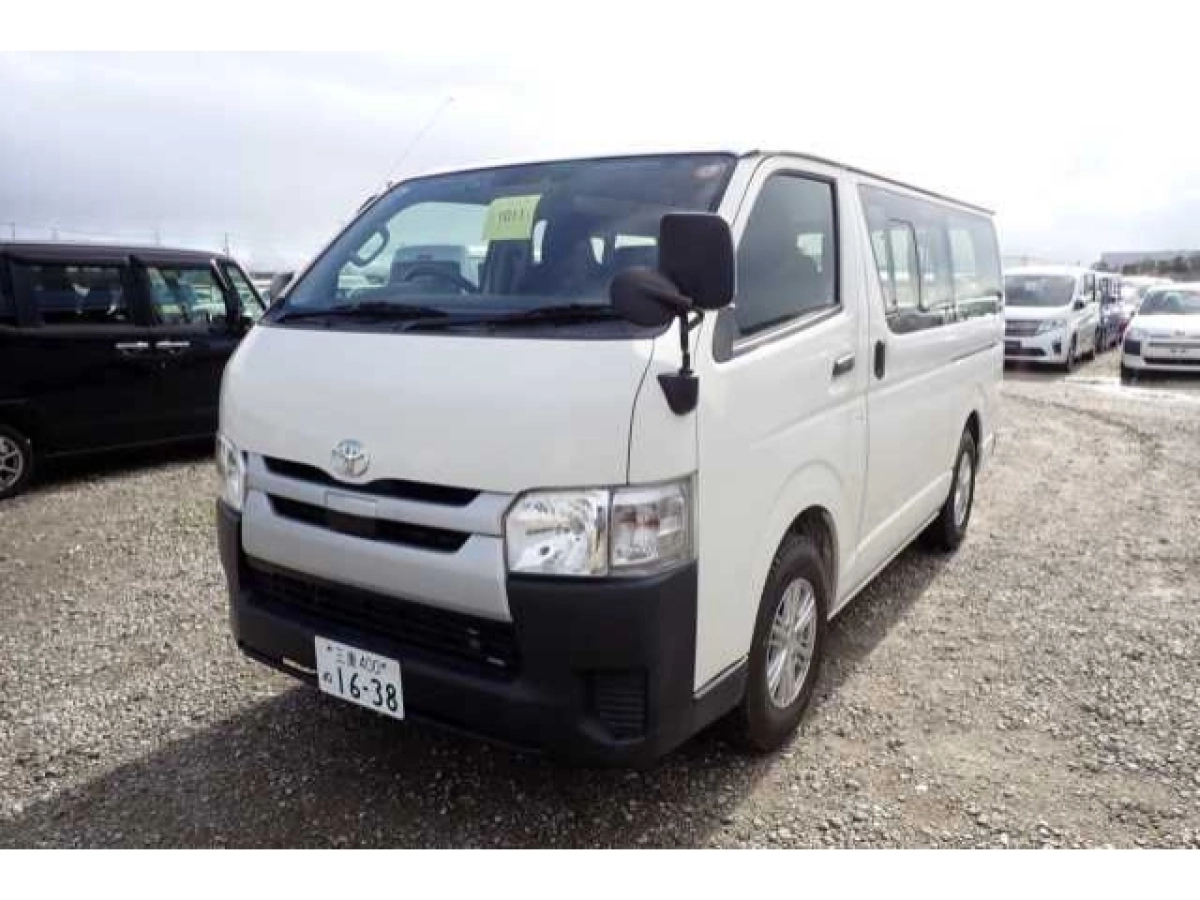 TOYOTA HIACE VAN TRH200V 2020