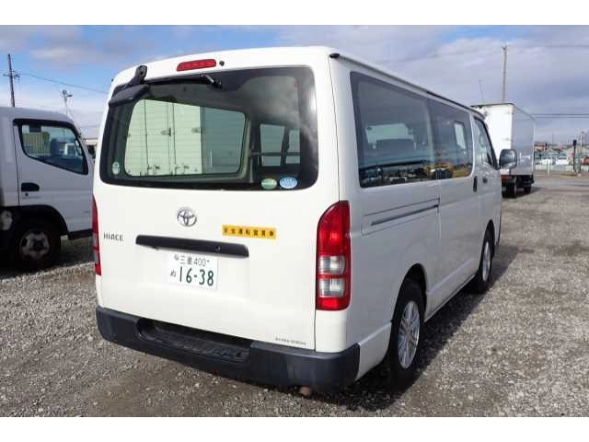 TOYOTA HIACE VAN
