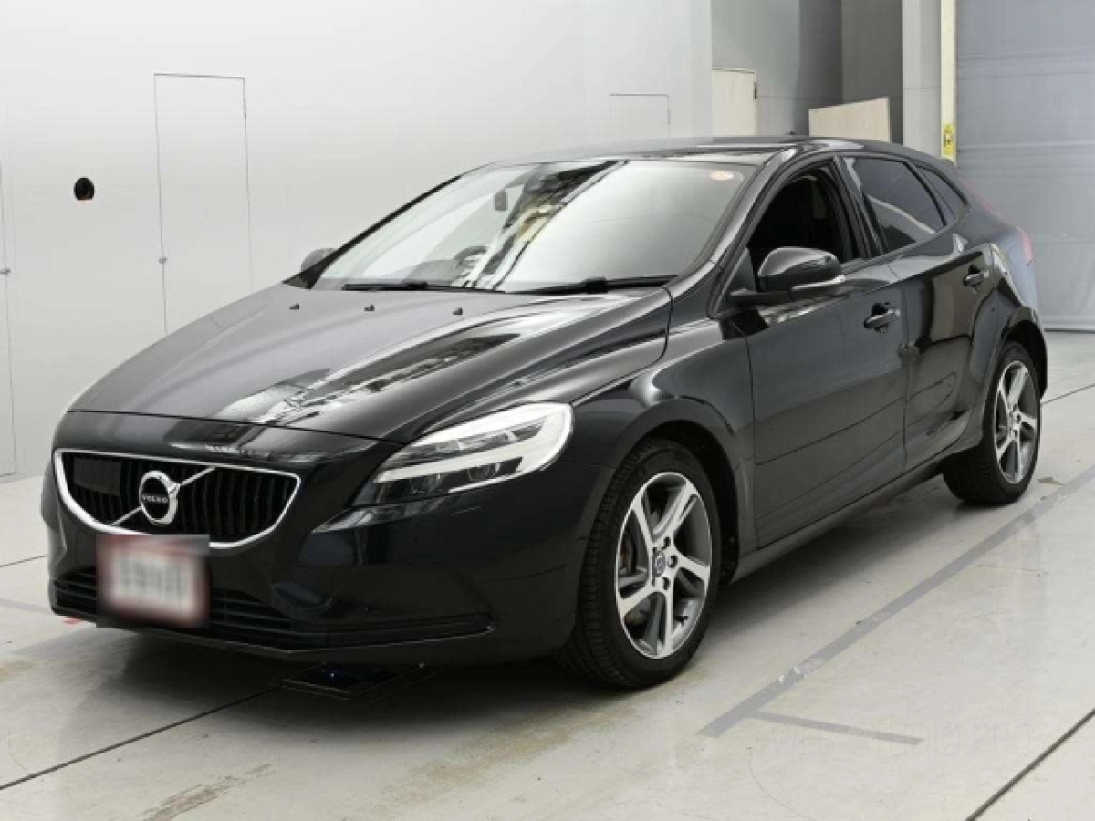 VOLVO V40 MB4154T 2019