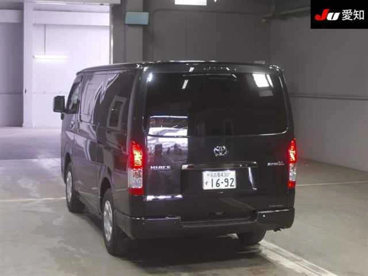 TOYOTA HIACE VAN