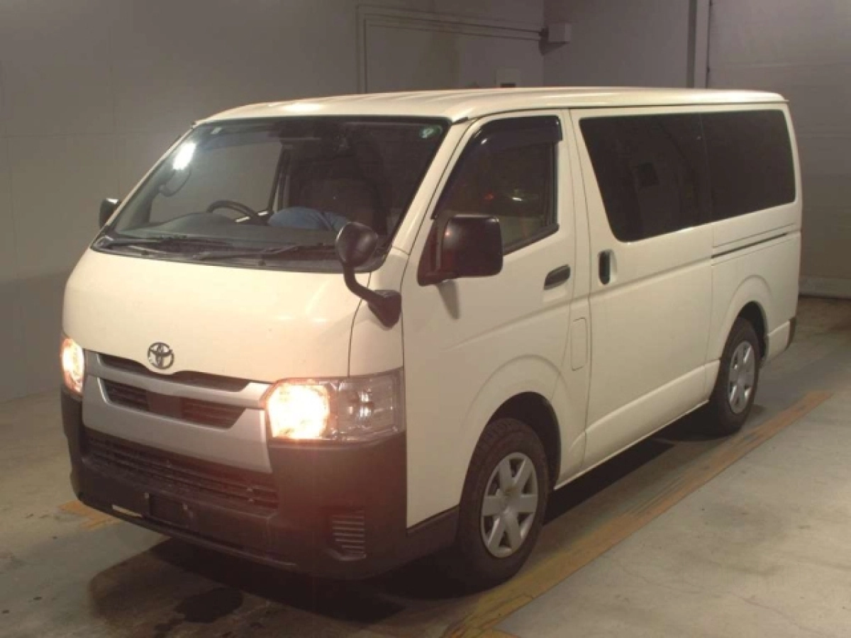 TOYOTA HIACE VAN TRH200V 2020