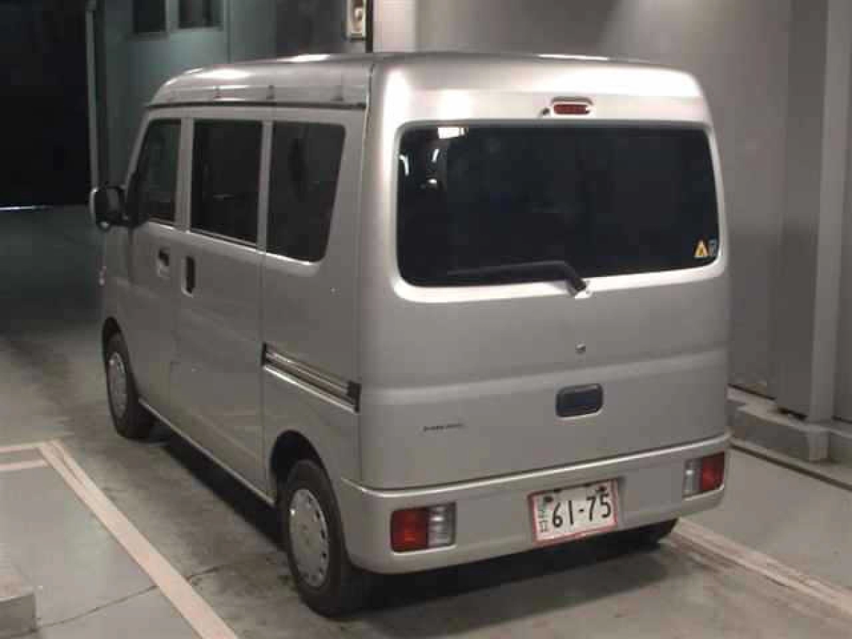 NISSAN CLIPPER VAN