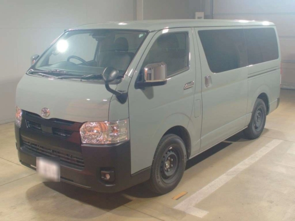 TOYOTA HIACE VAN
