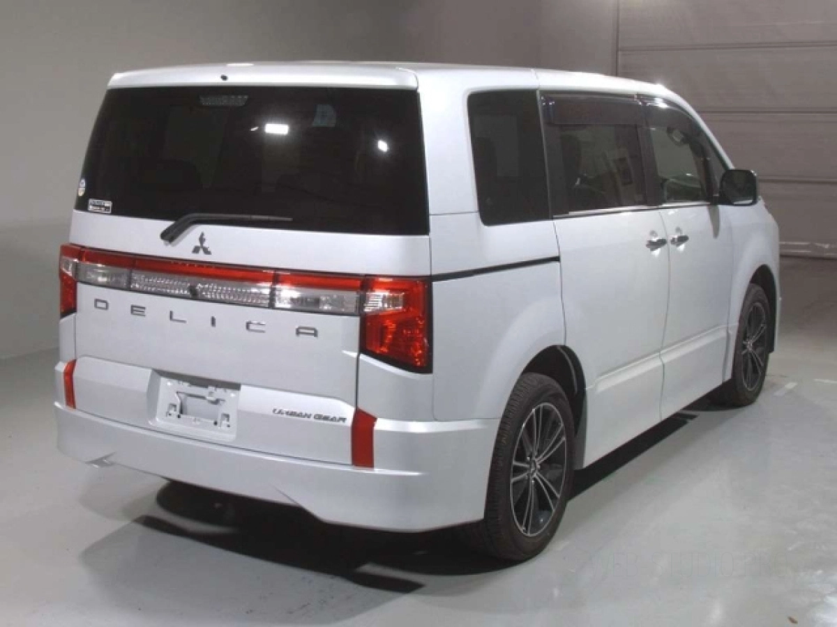 MITSUBISHI DELICA D5