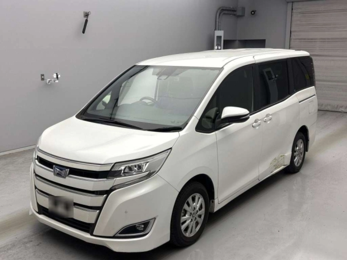 TOYOTA NOAH
