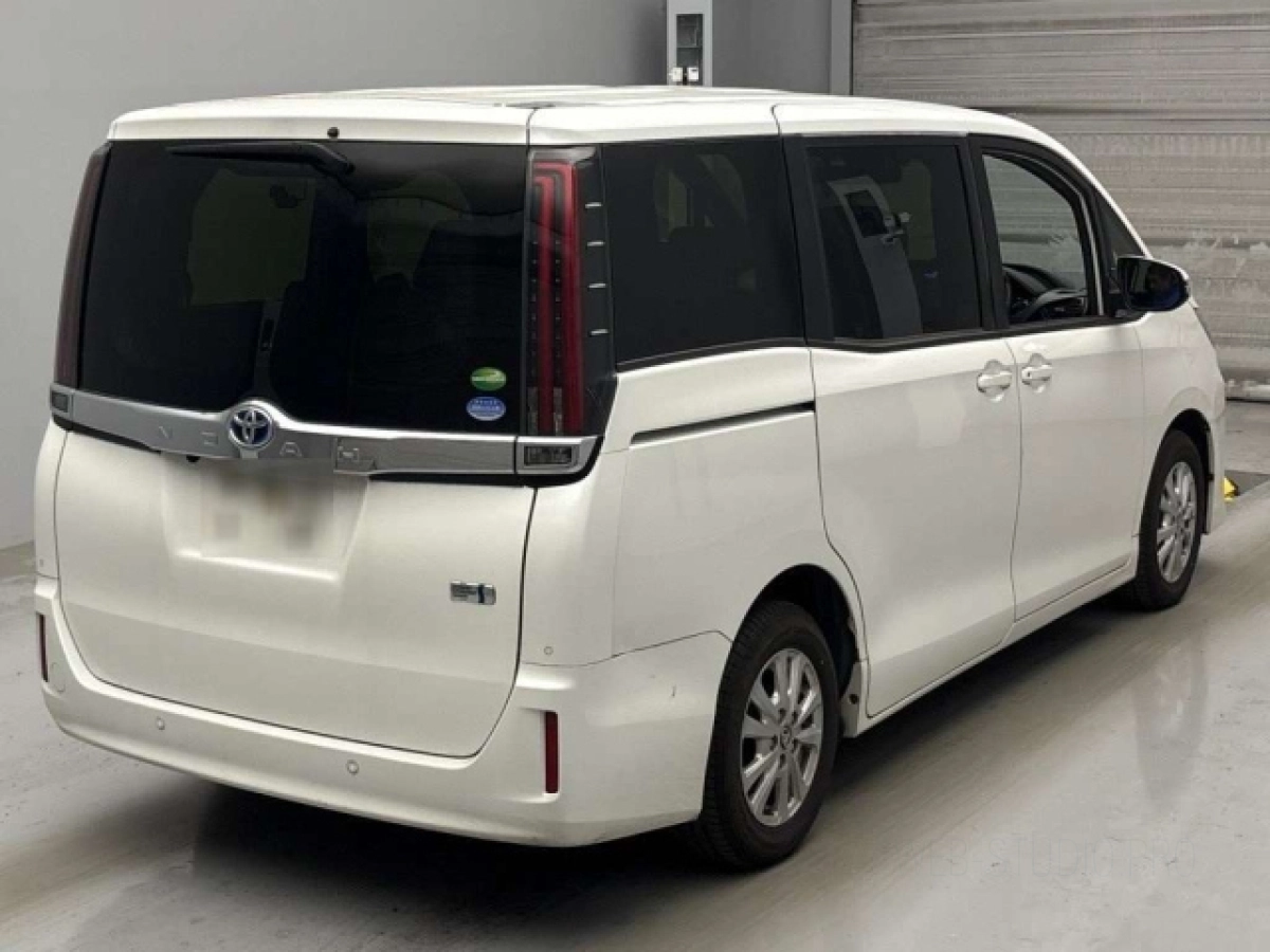 TOYOTA NOAH