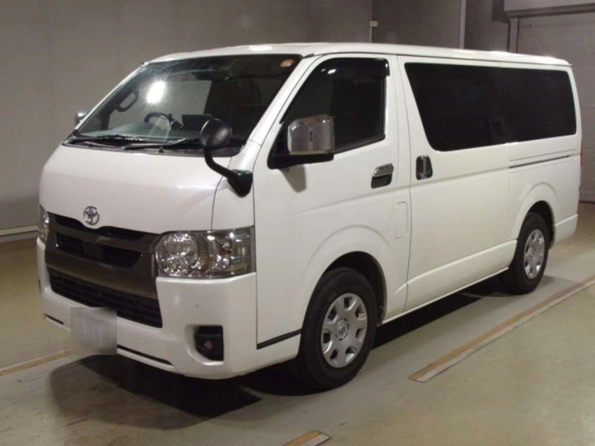 TOYOTA HIACE VAN