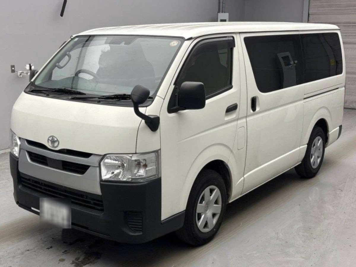 TOYOTA HIACE VAN