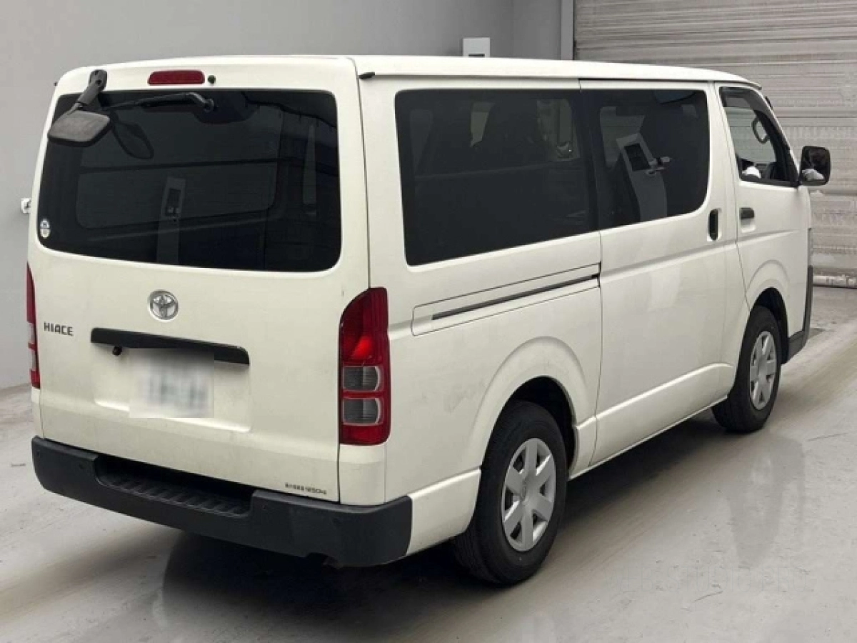 TOYOTA HIACE VAN
