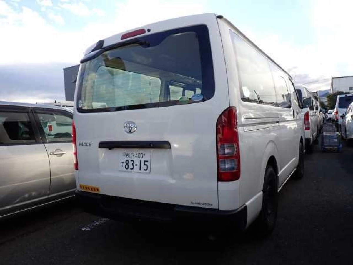 TOYOTA HIACE VAN