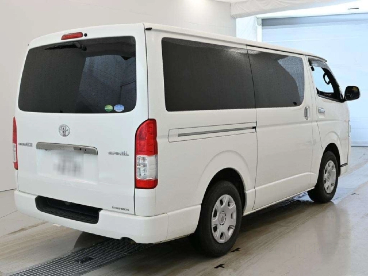 TOYOTA REGIUS ACE VAN