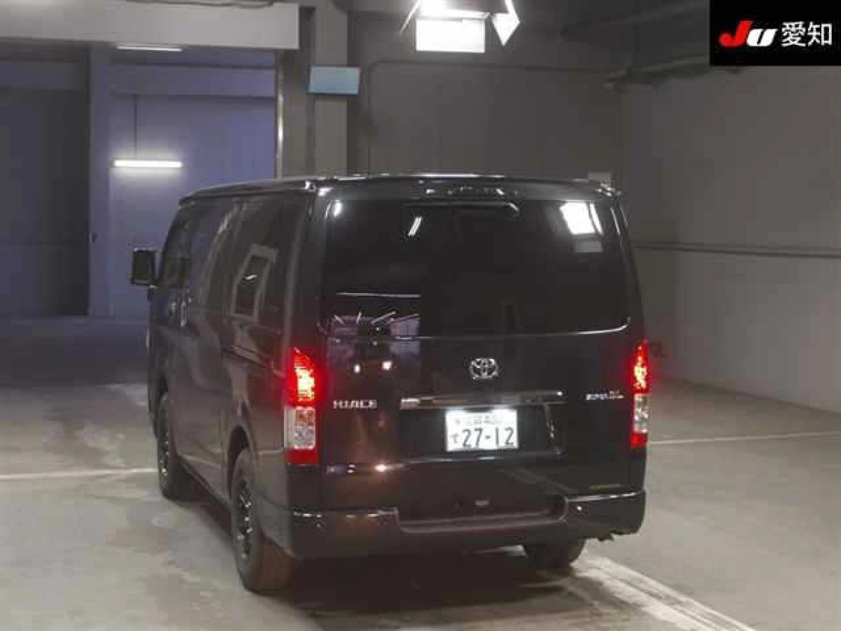 TOYOTA HIACE VAN