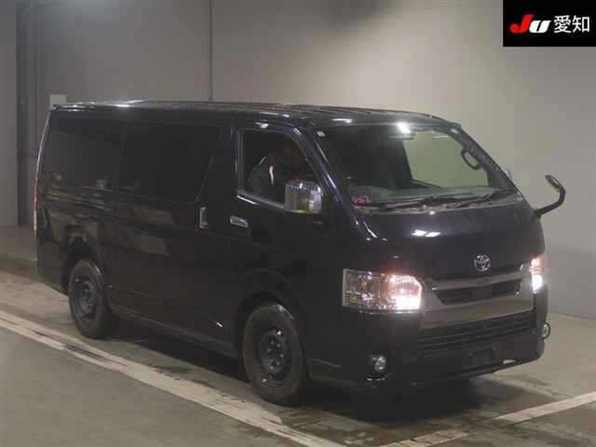 TOYOTA HIACE VAN
